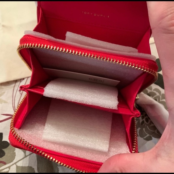 ⛔️SOLD⛔️Authentic Tory Burch leather wallet/Crosb - Picture 7 of 7